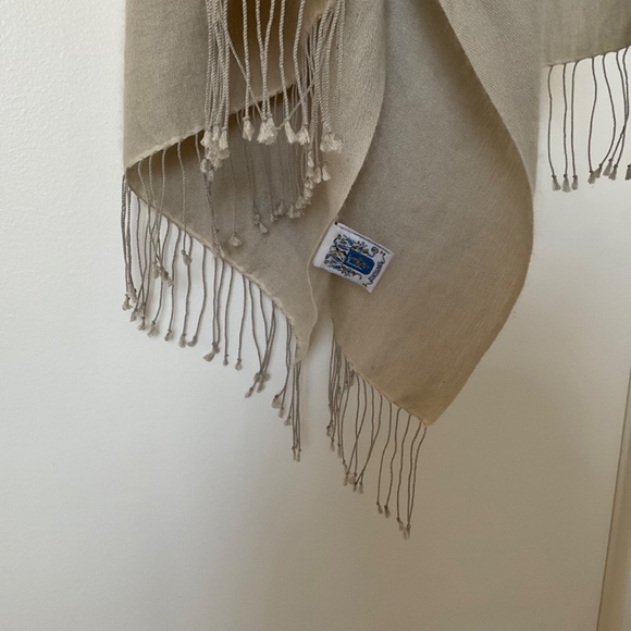 Portolano pashmina with rolled fringes - Picture 3 of 7